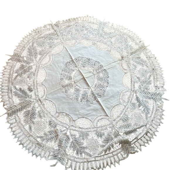 VTG French Lace Crochet Tablecloth Topper White Round 67” Vintage Old World - Picture 1 of 7